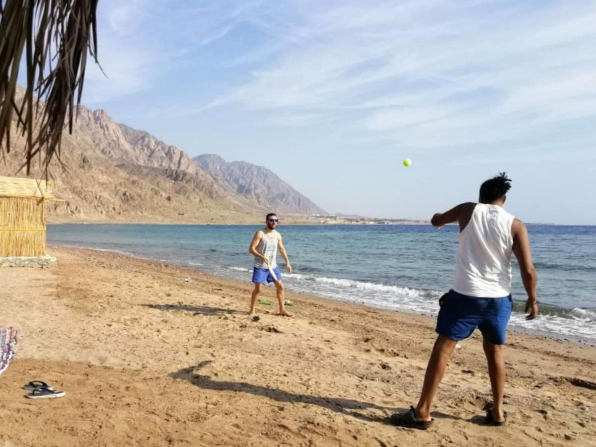 Falak Taba Buitenkant foto