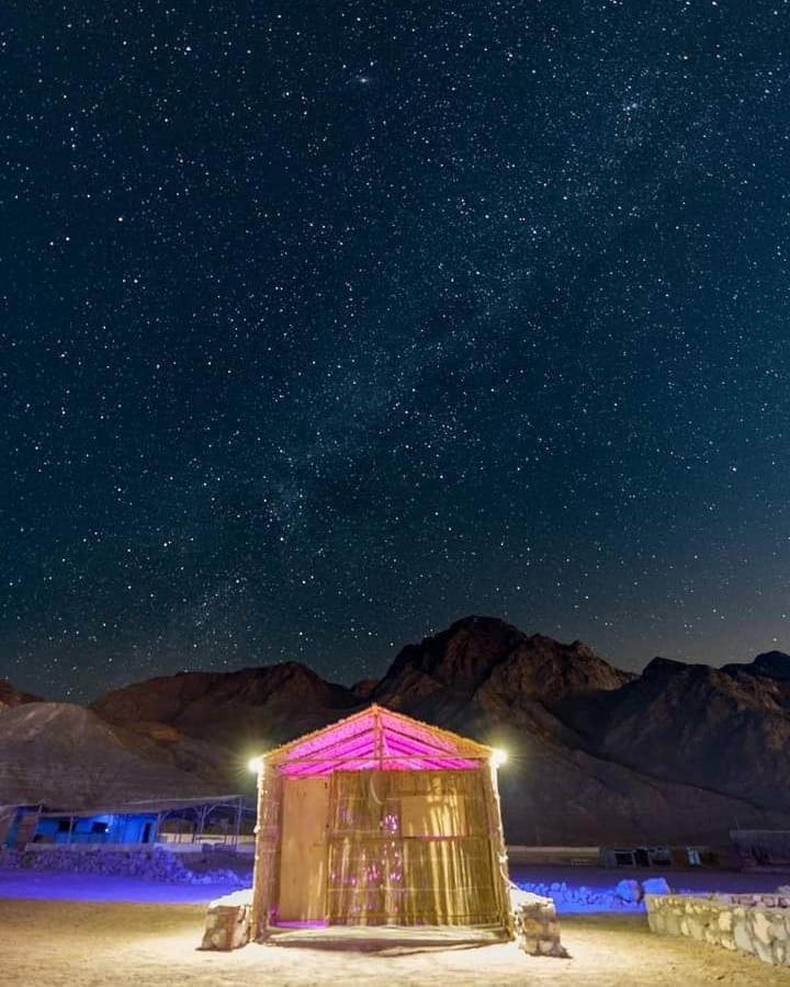Falak Taba Buitenkant foto